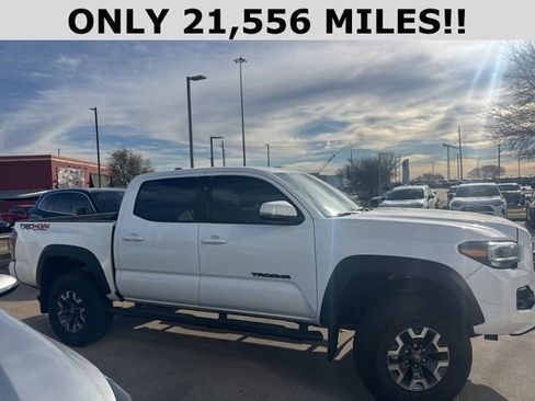 Certified 2023 Toyota Tacoma TRD Off-Road image 2