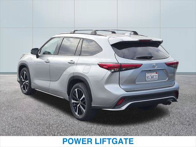 Used 2021 Toyota Highlander XSE FWD image 9