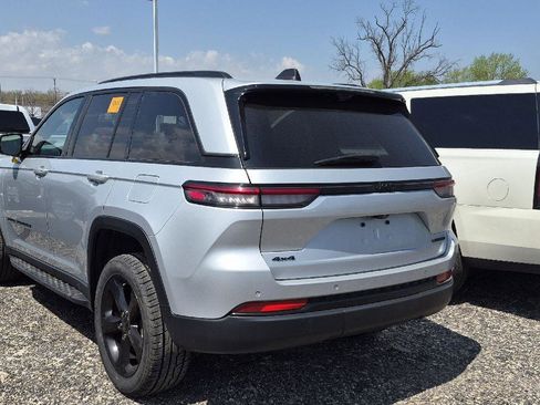 Used 2024 Jeep Grand Cherokee Limited w/ Luxury Tech Group II image 4