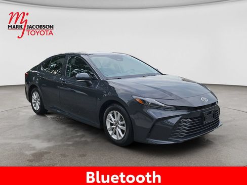 Used 2025 Toyota Camry LE FWD image 5