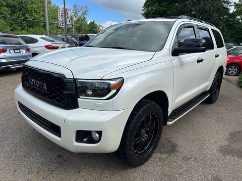 Used 2016 Toyota Sequoia Platinum AWD/4WD image 2