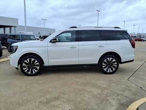New 2026 Ford Expedition Platinum image 2