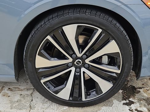 Certified 2022 Volvo S60 B5 Momentum w/ Premium Package image 8