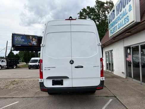 Used 2024 Mercedes-Benz Sprinter 2500 image 5