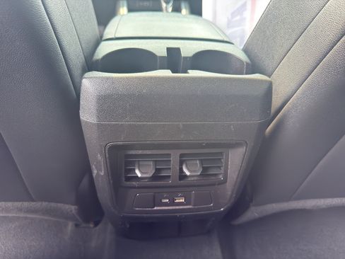 Used 2024 Chevrolet Colorado LT w/ LT Convenience Package III AWD/4WD image 33
