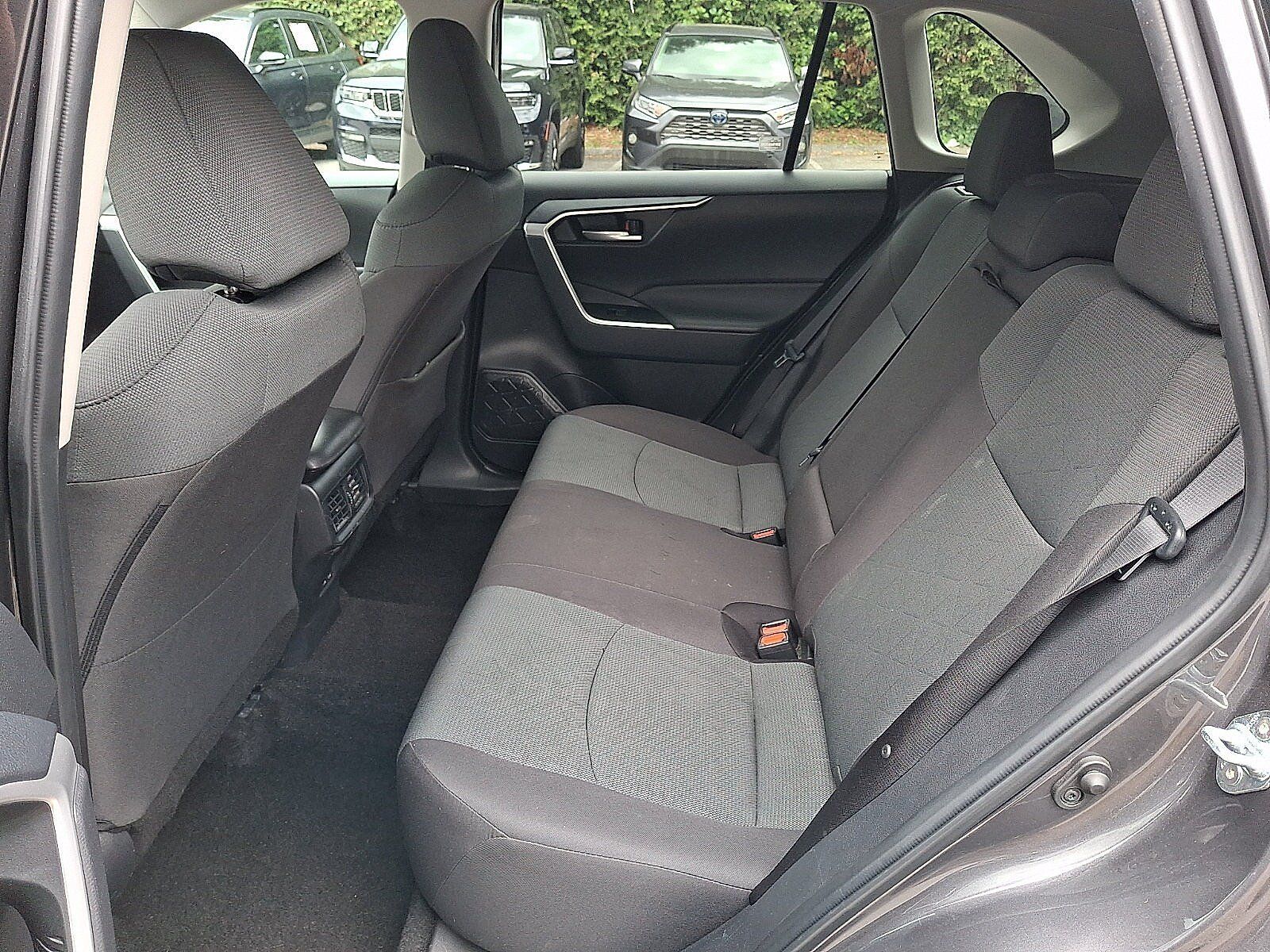 Used 2025 Toyota RAV4 XLE AWD/4WD image 10