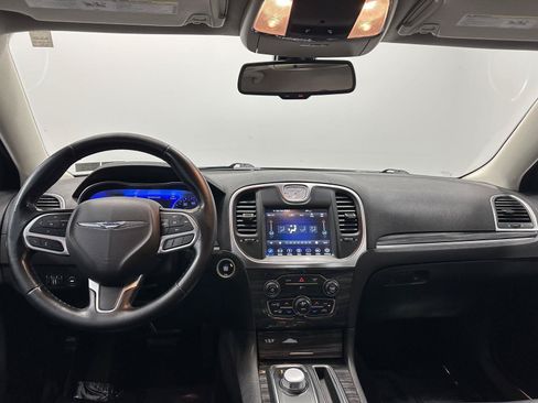 Used 2019 Chrysler 300 Touring w/ Sport Appearance Package AWD/4WD image 19