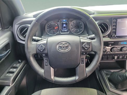 Used 2022 Toyota Tacoma TRD Off-Road AWD/4WD image 12