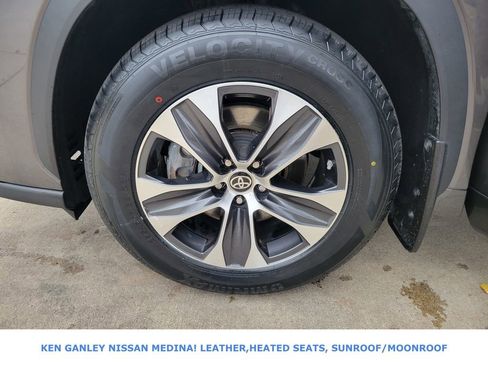 Used 2023 Toyota Highlander L image 18