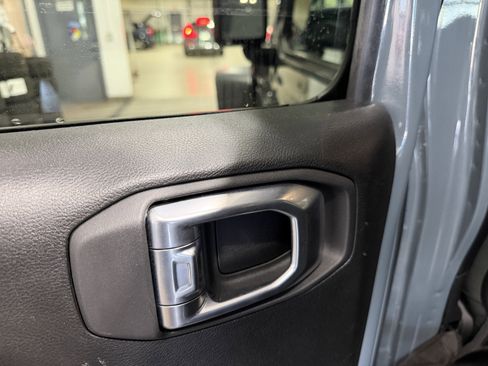 Used 2024 Jeep Wrangler Rubicon image 27