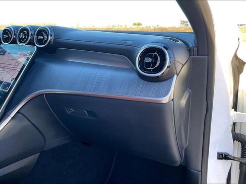 Used 2024 Mercedes-Benz GLC 300 image 23