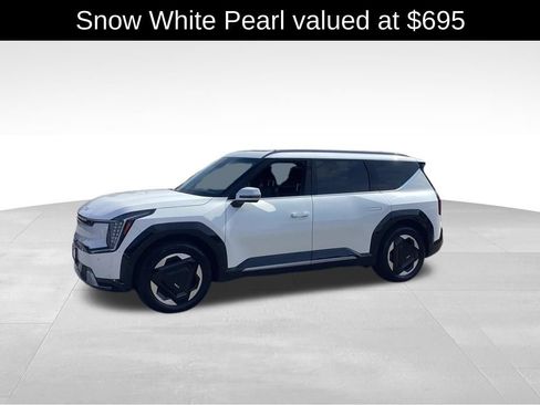 Used 2024 Kia EV9 Land AWD/4WD image 3