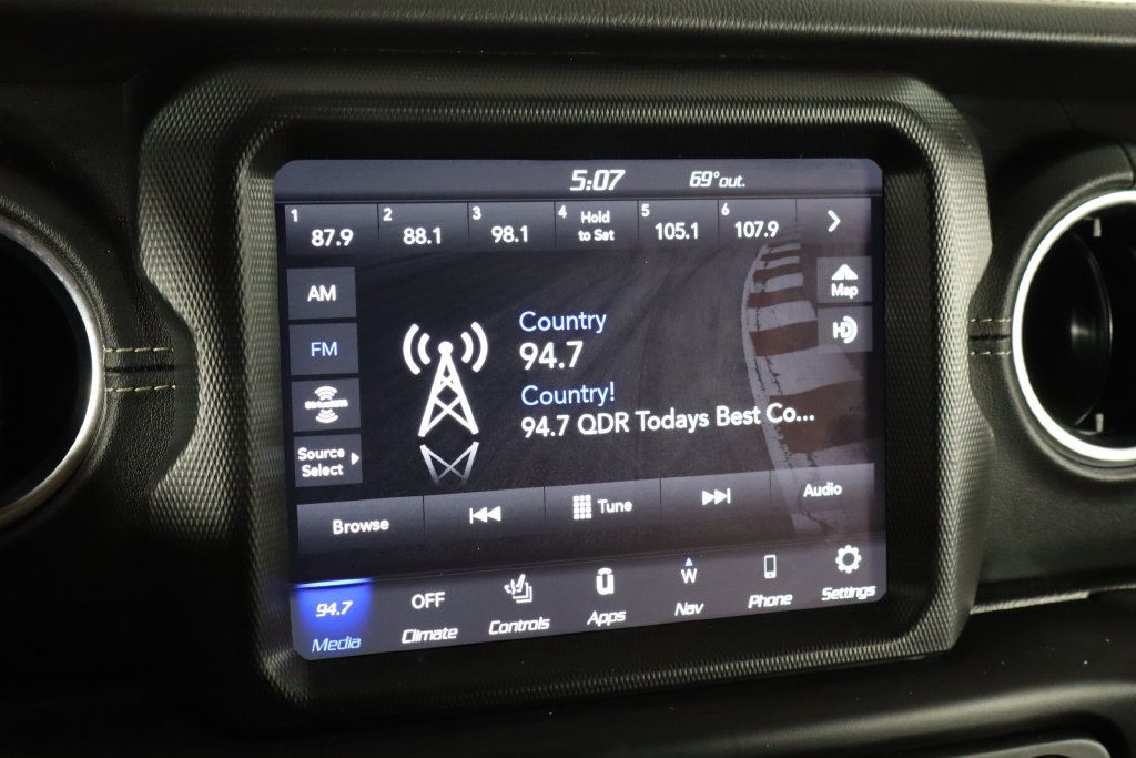 Used 2022 Jeep Wrangler Unlimited Sahara w/ Cold Weather Group AWD/4WD image 29
