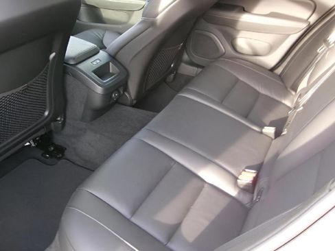 Used 2025 Volvo V60 B5 Cross Country Plus image 9