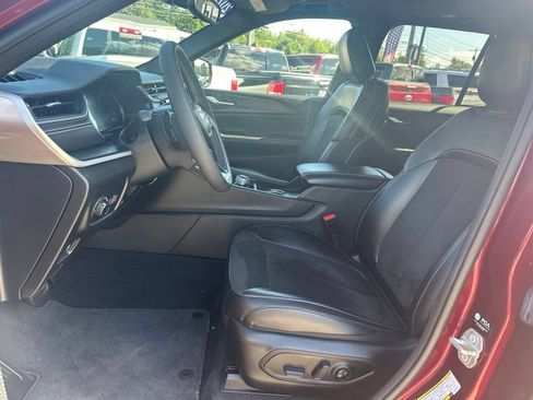Used 2023 Jeep Grand Cherokee Altitude AWD/4WD image 14