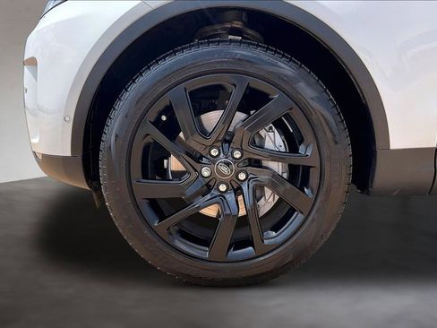 Certified 2025 Land Rover Discovery S AWD/4WD image 8