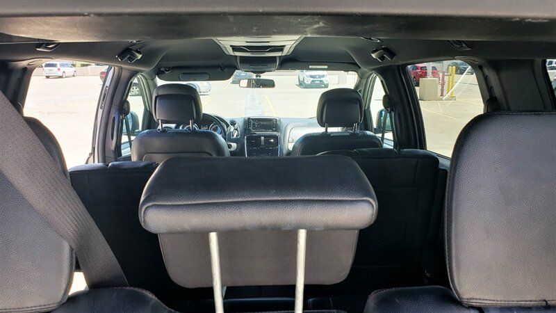 Used 2016 Dodge Grand Caravan R/T FWD image 14