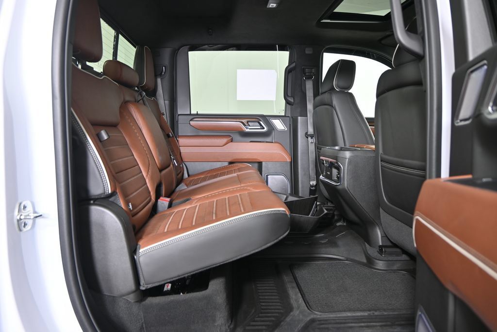 Used 2025 GMC Sierra 3500 Denali Ultimate AWD/4WD image 17