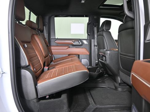 Used 2025 GMC Sierra 3500 Denali Ultimate AWD/4WD image 17