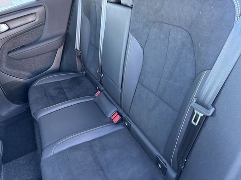 Used 2022 Volvo XC40 T5 R-Design w/ Climate Package image 33