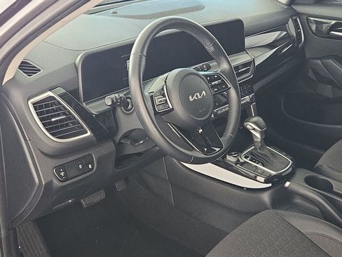 Used 2025 Kia Seltos S image 16