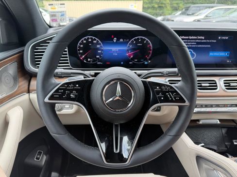 Used 2025 Mercedes-Benz GLE 450 4MATIC Coupe image 10