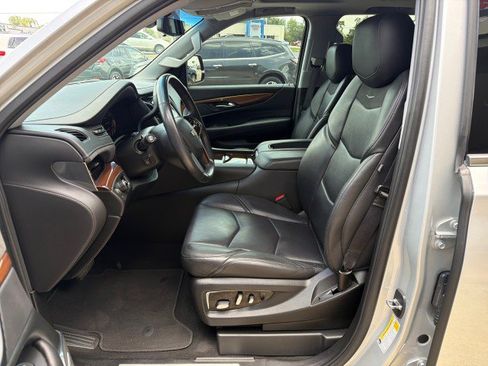 Used 2019 Cadillac Escalade Premium Luxury RWD image 14