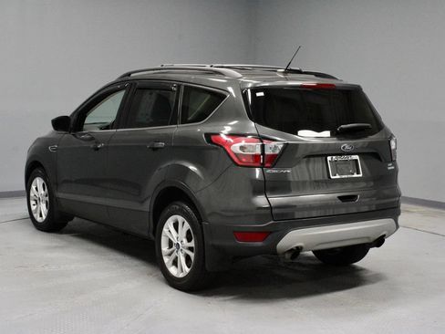 Used 2018 Ford Escape SE w/ Ford Safe & Smart Package FWD image 9