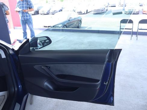 Used 2018 Tesla Model 3 Long Range RWD image 34
