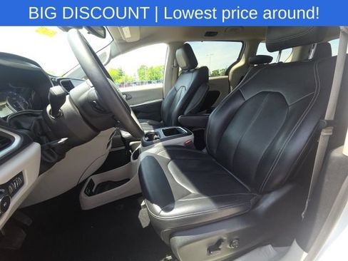 Used 2023 Chrysler Pacifica Touring-L FWD image 29
