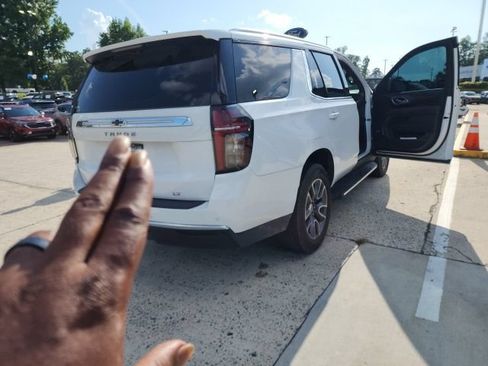 Used 2022 Chevrolet Tahoe LT w/ Luxury Package RWD image 17