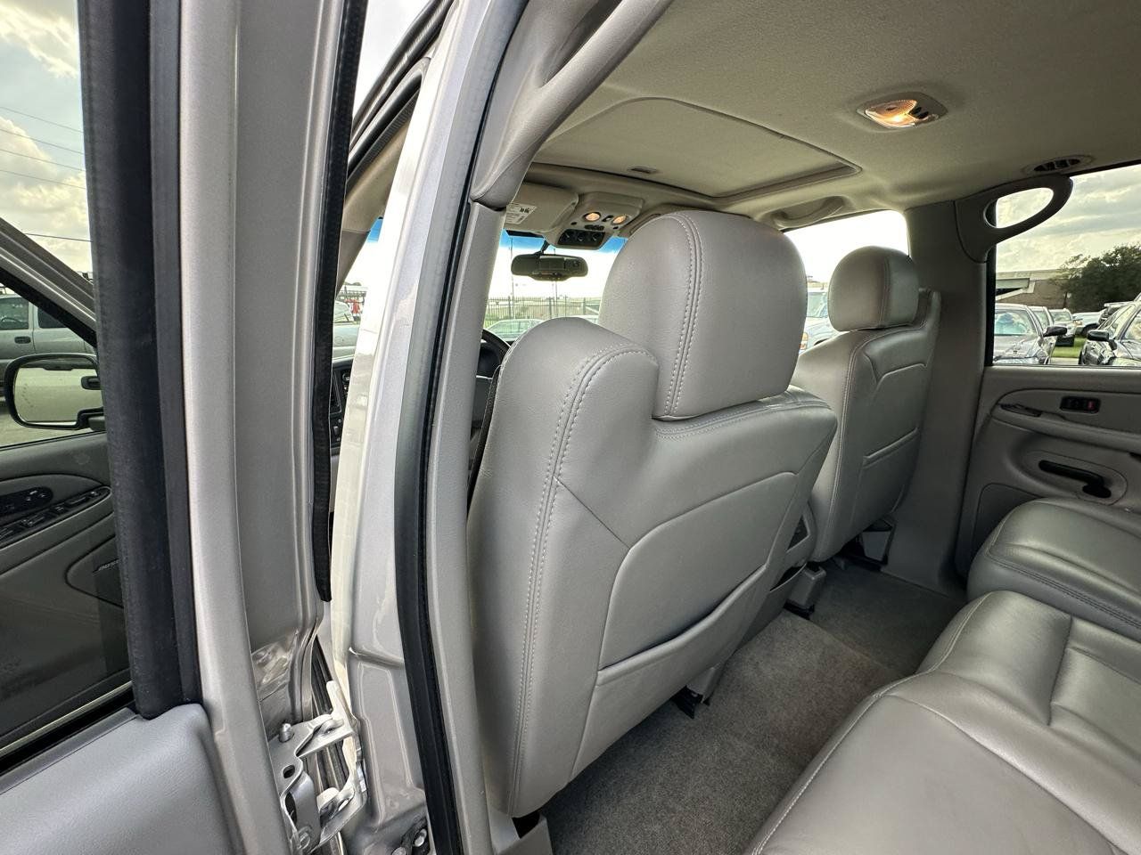 Used 2004 Chevrolet Tahoe LT w/ LT Preferred Equipment Group AWD/4WD image 41