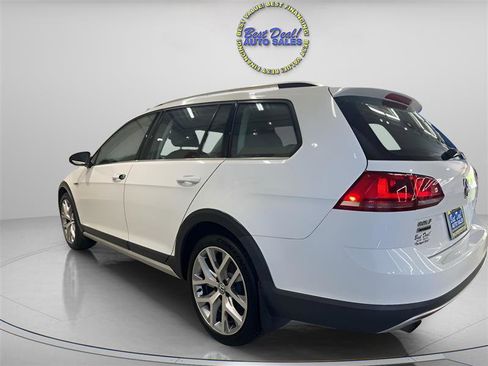 Used 2017 Volkswagen Golf Alltrack SE AWD/4WD image 2