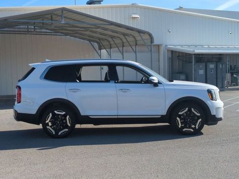 Used 2023 Kia Telluride S image 4
