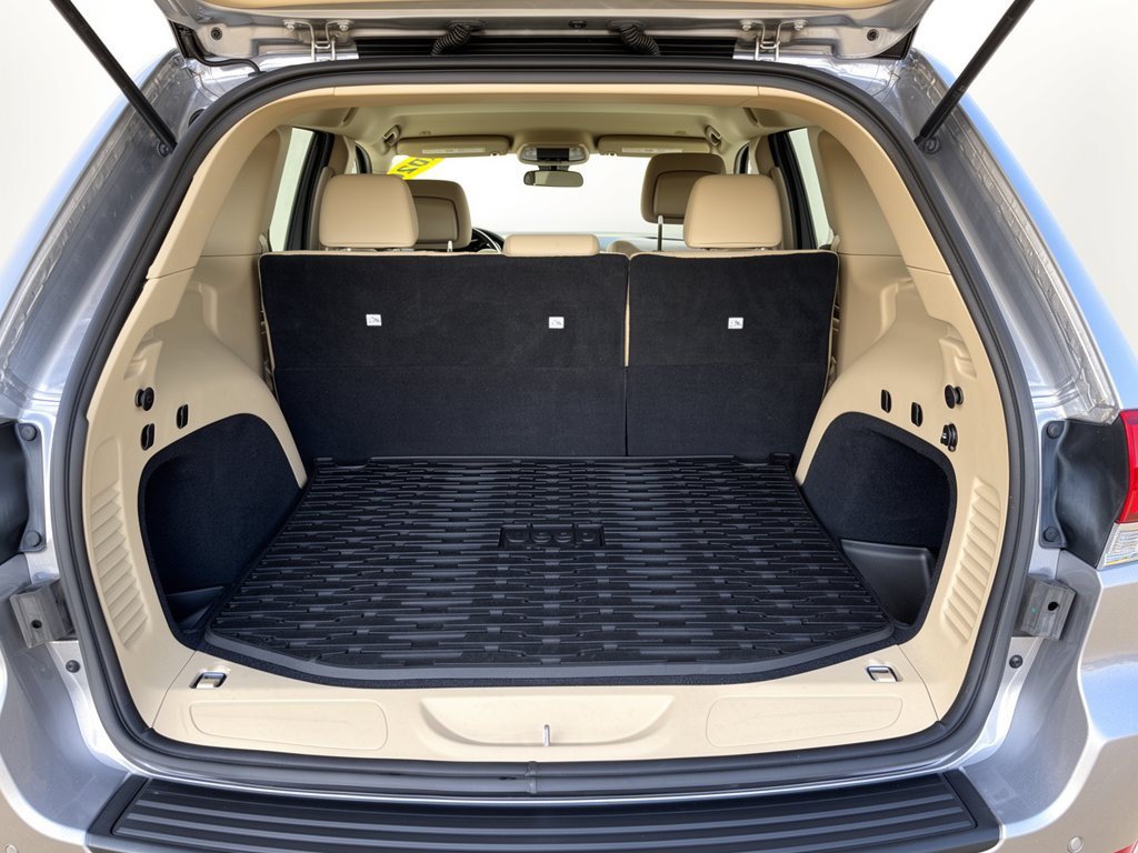 Certified 2020 Jeep Grand Cherokee Laredo AWD/4WD image 28