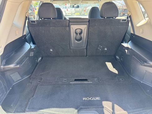 Used 2017 Nissan Rogue S AWD/4WD image 18