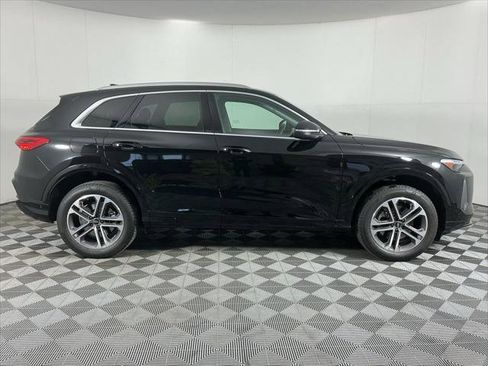 Used 2025 Audi Q5 Premium Plus w/ Premium Plus AWD/4WD image 9
