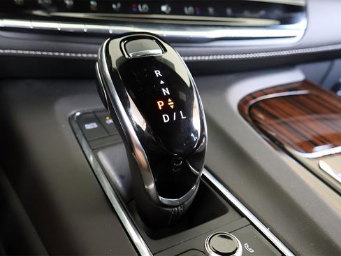 Certified 2024 Cadillac Escalade ESV Premium Luxury image 28