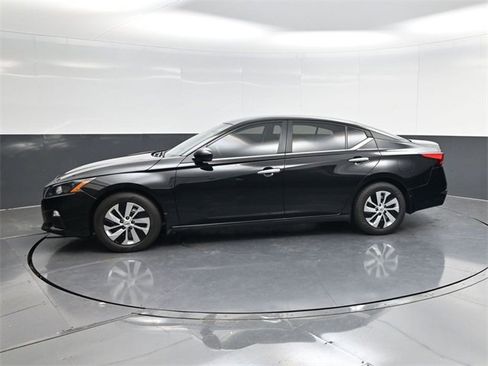 Used 2022 Nissan Altima 2.5 S w/ Driver Assist Package image 6