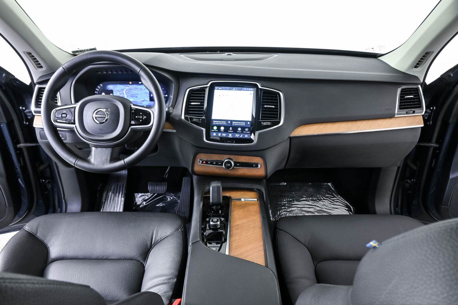 Used 2025 Volvo XC90 T8 Plus w/ Protection Package Premier AWD/4WD image 18