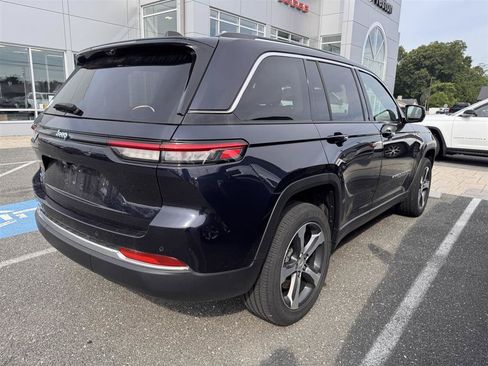 Used 2022 Jeep Grand Cherokee Limited 4xe w/ Luxury Tech Group II AWD/4WD image 16