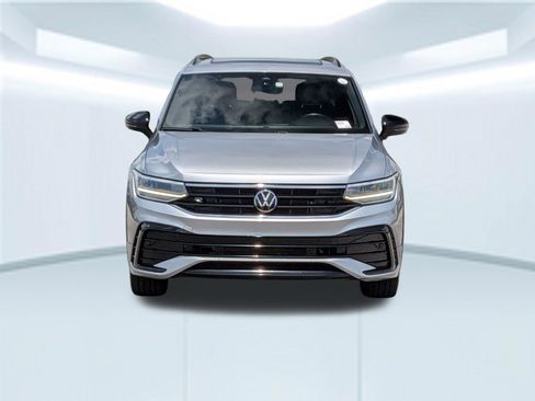 Used 2022 Volkswagen Tiguan SE R-Line FWD image 10