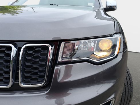 Used 2019 Jeep Grand Cherokee Limited AWD/4WD image 31