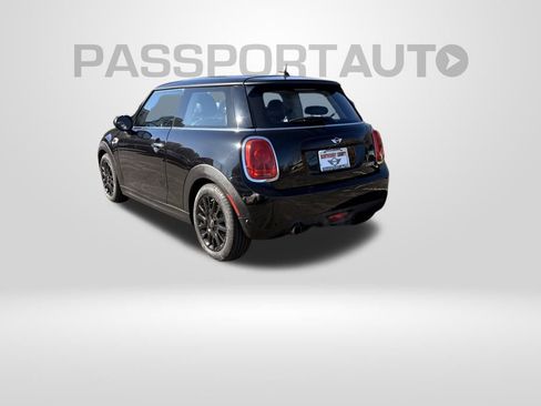 Used 2018 MINI Cooper 2-Door Hardtop image 6