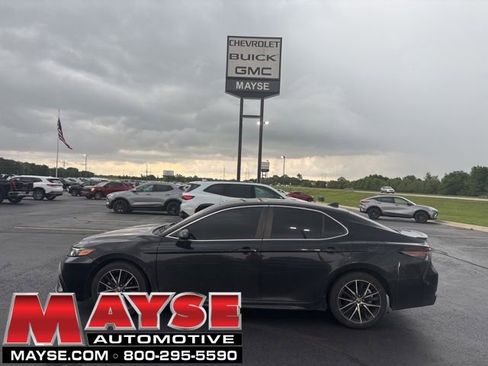 Used 2021 Toyota Camry SE FWD image 1