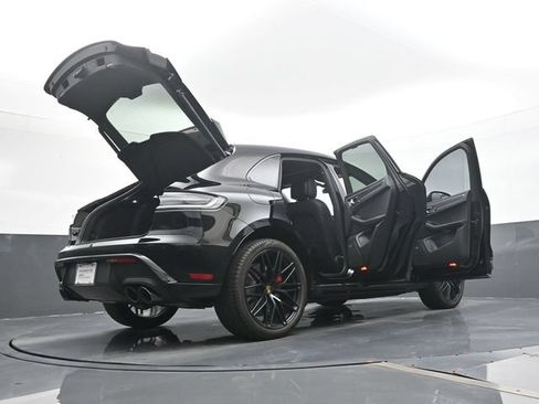 Certified 2025 Porsche Macan GTS AWD/4WD image 27