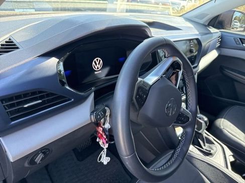 Used 2023 Volkswagen Taos SE w/ Black Wheel Package image 15
