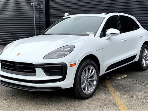 New 2025 Porsche Macan image 1