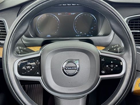 Used 2022 Volvo XC90 T5 Momentum image 25