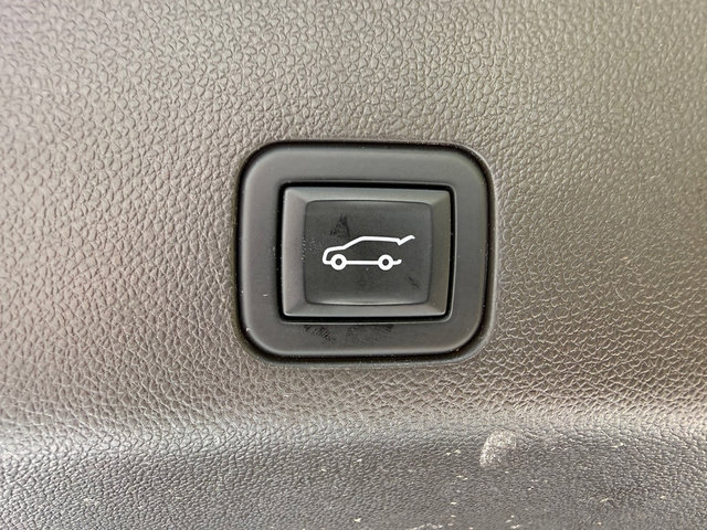 Used 2023 GMC Yukon Denali RWD image 22